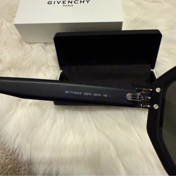Givenchy Pierced sunglasses GV 7175